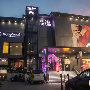 Hotel Tridev Grand, Varanasi